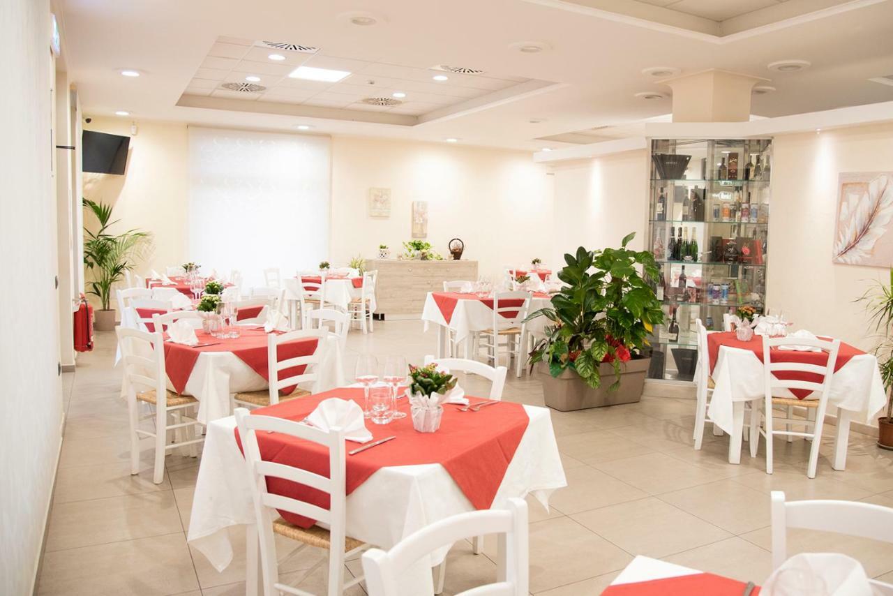Hotel Ristorante La Terrazza Ceprano Esterno foto